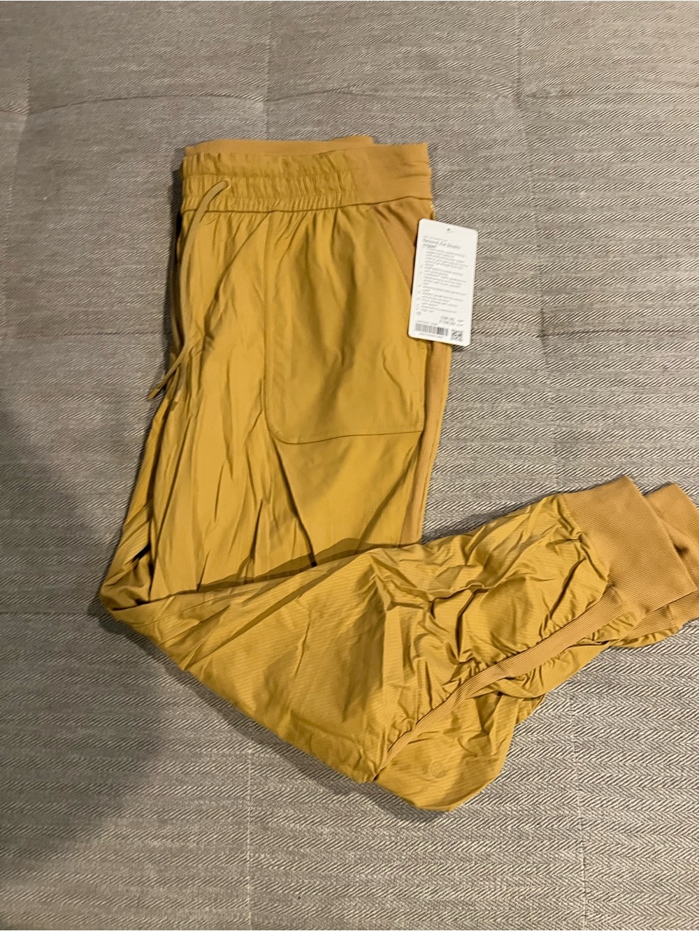 NWT lululemon Beyond the Studio Jogger Golden Lime Size 16